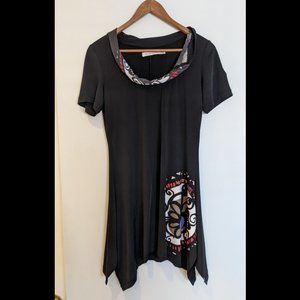 Melanie Lyne Short Sleeve Flowy Black Scoop Neck Top XS/S